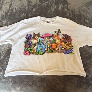 Garden cats graphic tee